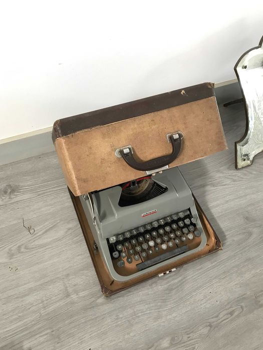 Máquina de escrever Underwood Golden Touch