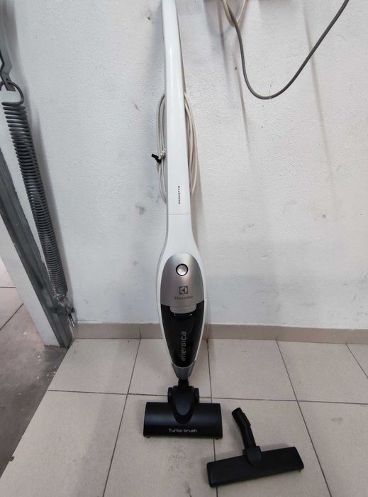 Aspirador Vertical Electrolux Energica - OP