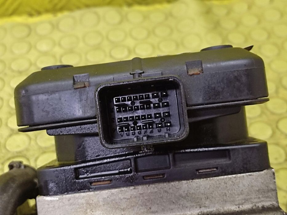 citroen c5 i 1.6 hdi pompa zawieszenia 963671388000