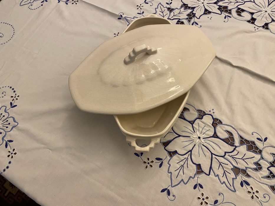 Terrina em louça antiga