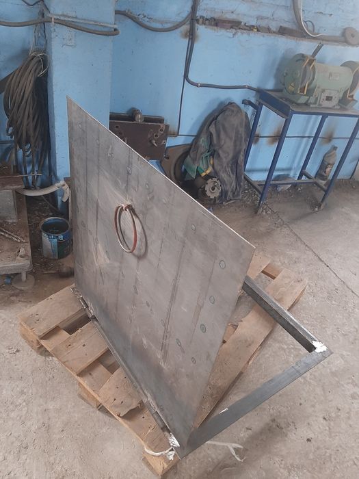 Люк металлический