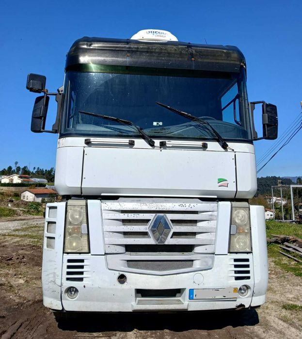 Vendo trator Renault