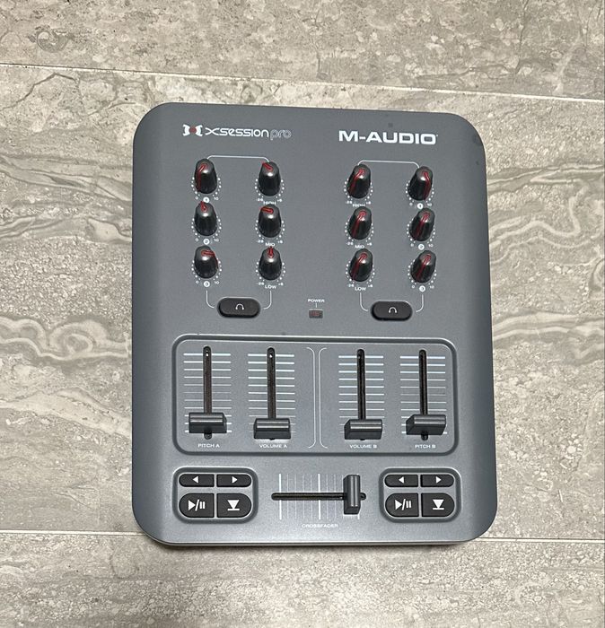 M-AUDIO XSession Pro kontroler midi mikser