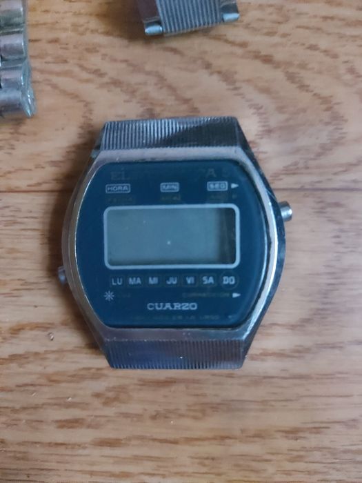 Часы наручные механические и электронные