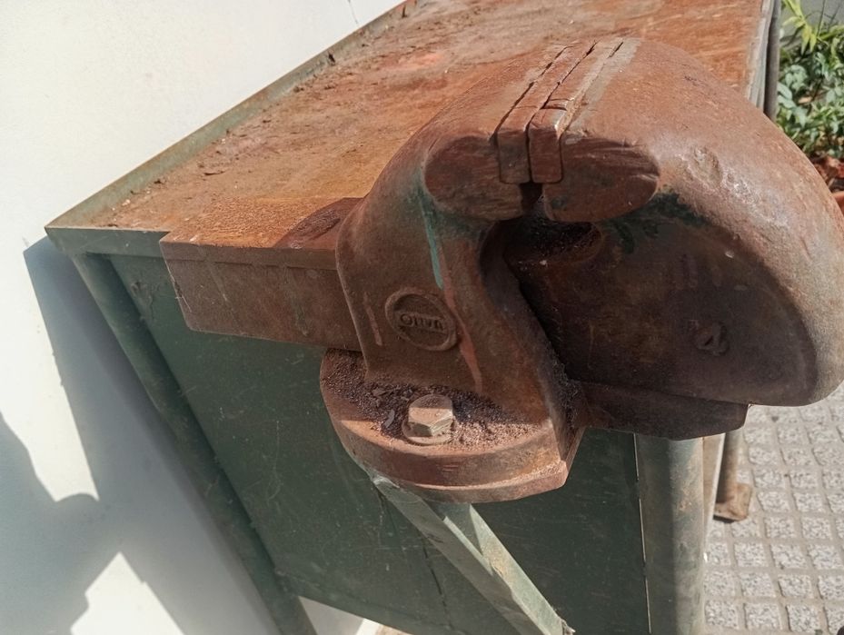 Torno oliva n4 com mesa de trabalho em ferro grosso