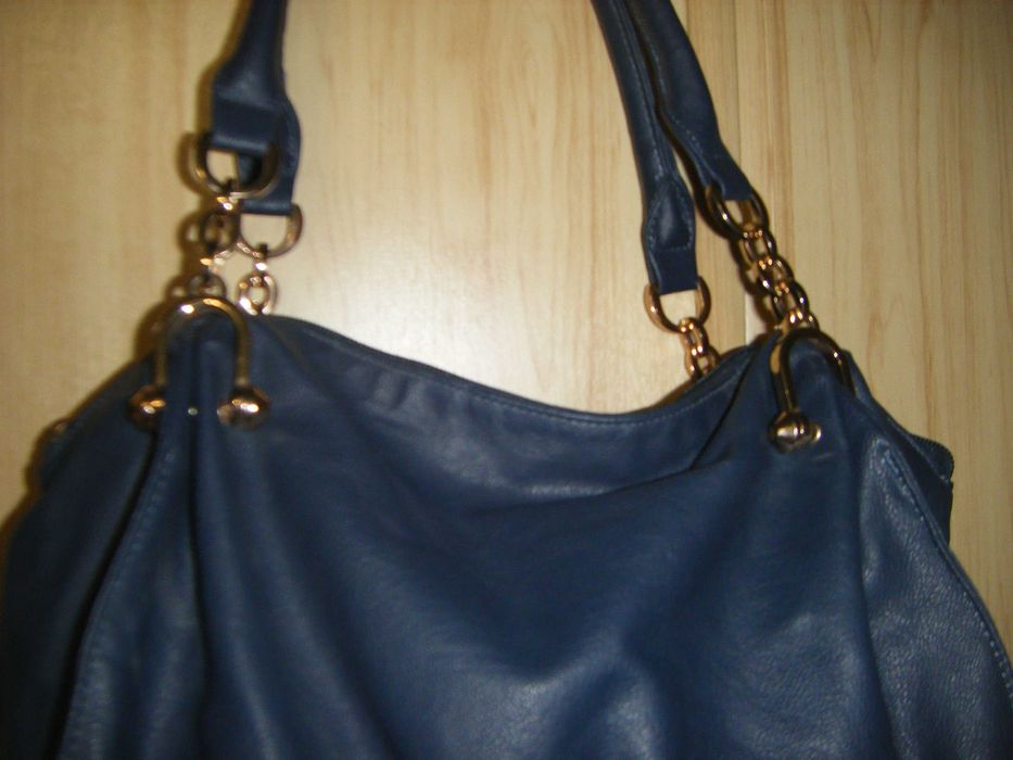Синяя сумка-хобо на двух ручках