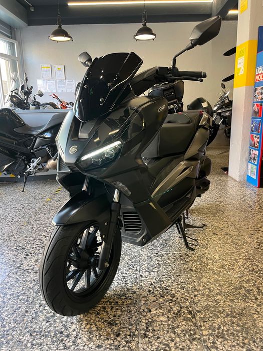 Keeway Vieste 125 de 2021 KEY LESS RIDE Uma Scooter pratica e economica