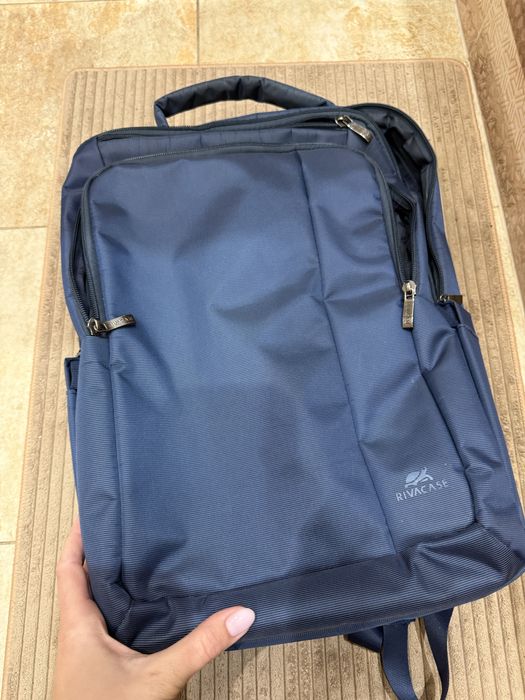 Рюкзак для ноутбука ,стан 10/10, майже новий в темно синьому кольорі