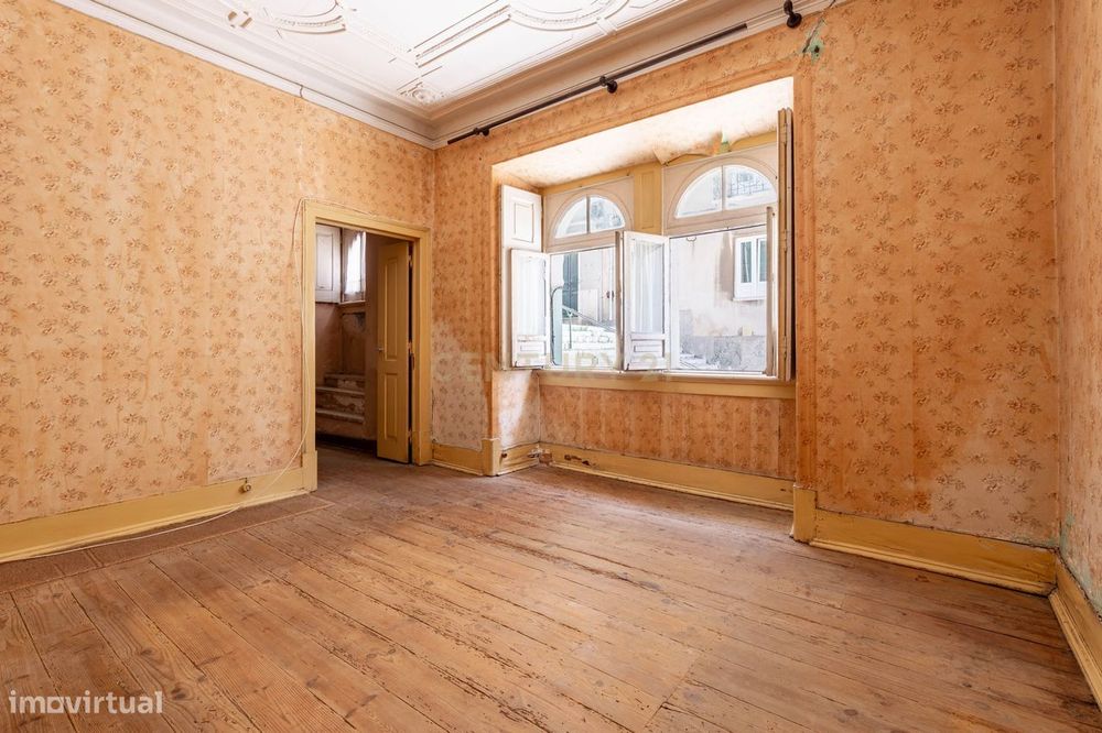 Charme Clássico | 185 m² | Varanda | Estrela - Lisboa