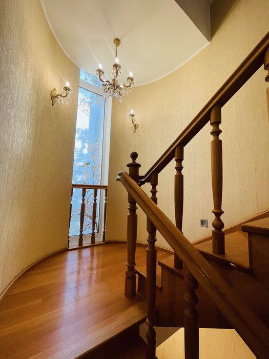 Продаж вишуканого котеджу в «Царському селі»  м. Кременчук