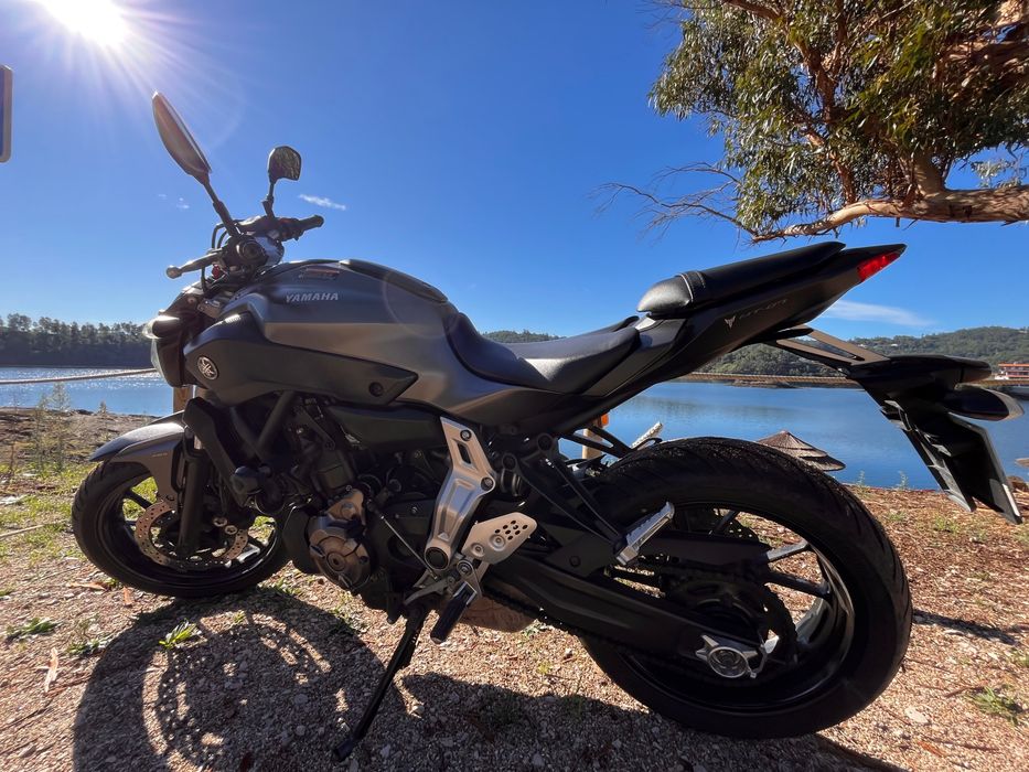 Yamaha MT-07 toda original (irrepreensível)