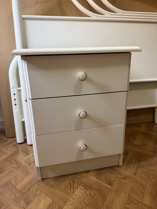 Cama Solteiro ( Estrado+Colchão) + Mesa de Cabeceira