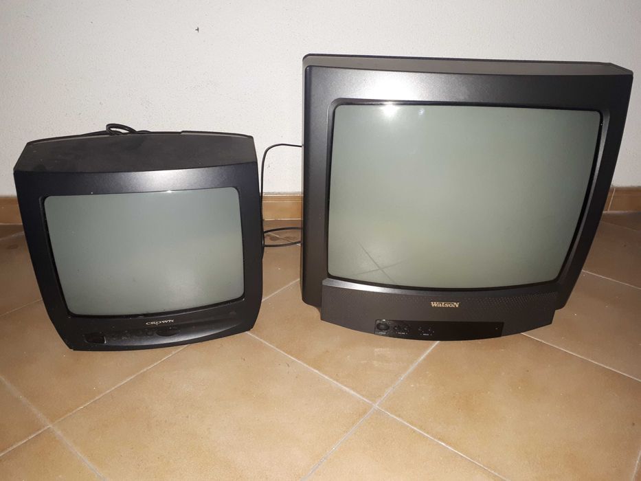 2 Televisores a trabalharem.