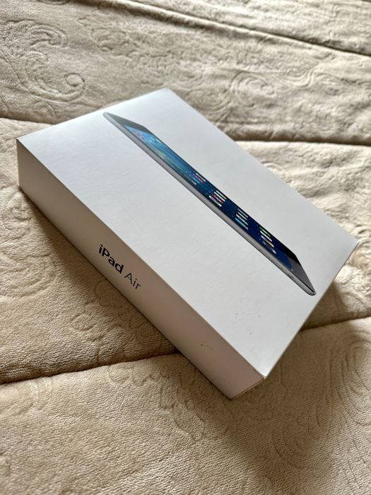Apple iPad Air 16GB Wi-Fi (Cinzento Sideral) - 1ª Gen