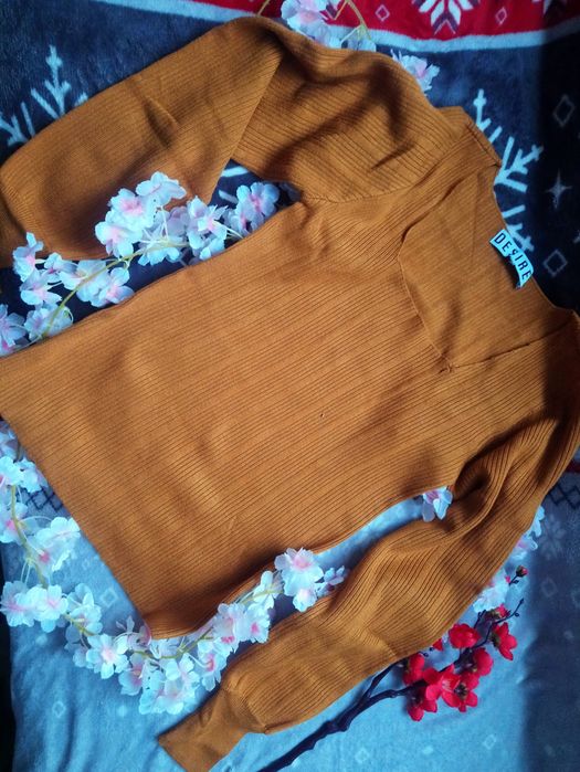 Sweter musztardowy damski, modny defekt