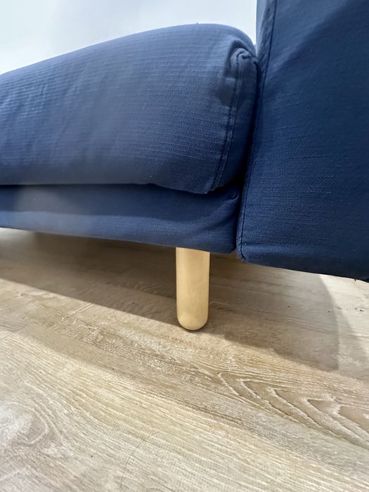 Sofa com pés em Madeira