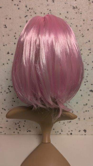 Peruka krótka pudrowy róż