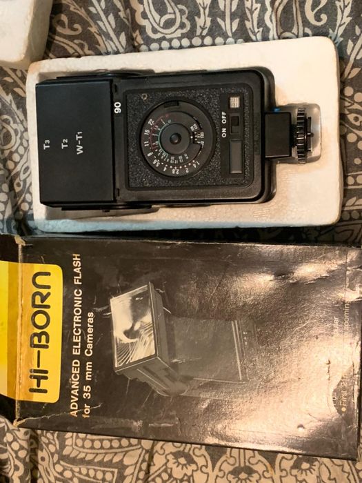 Flash Hi-Born 635 camera 35mm zoom/bounce