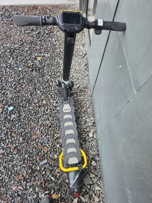 Електросамокат Ducati Scrambler Cross-E Б/У в чудовому стані