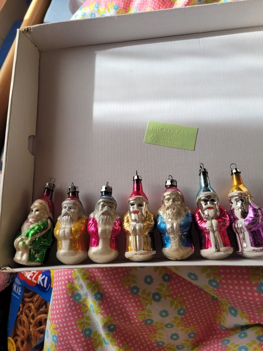 Zestaw szklanych bombek mikołajów prl