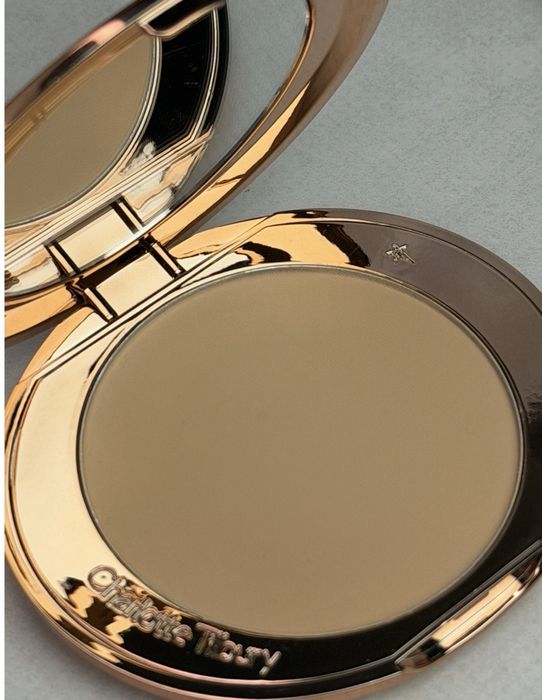 Пудра для обличчя Charlotte Tilbury 02
