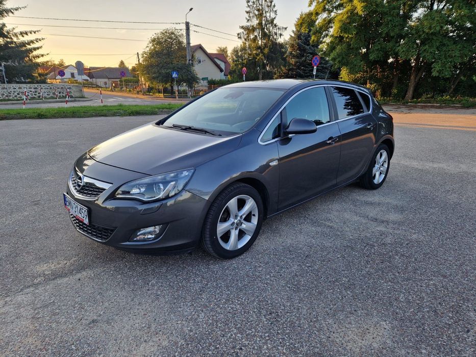 Opel Astra Sprzedam Opel Astra 1.4 turbo 2010r 147tyś