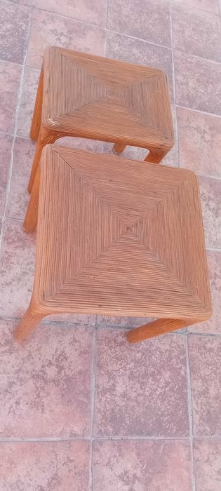 Duas Mesas Vintage revestidas a junco