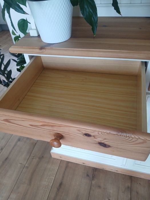 Piekny odnowiony Kredens