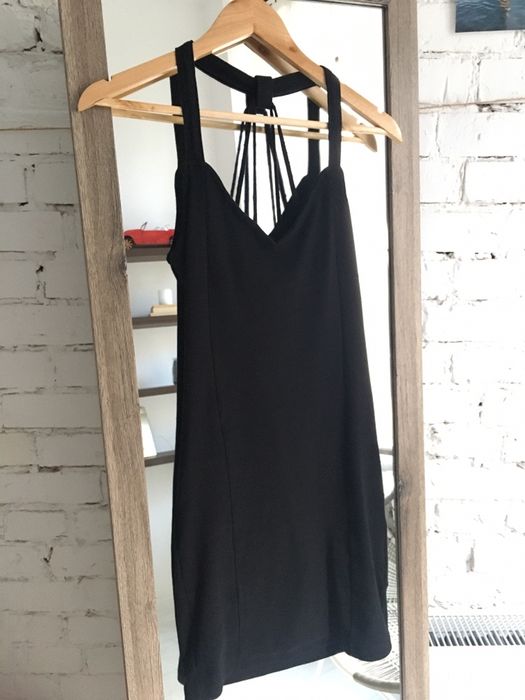 Czarna sukienka na ramiączkach MUST HAVE na lato