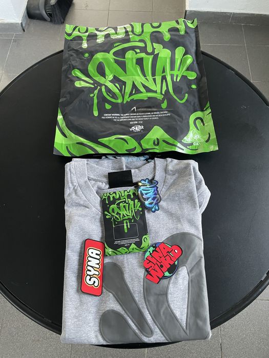 T-shirt e calções Syna World