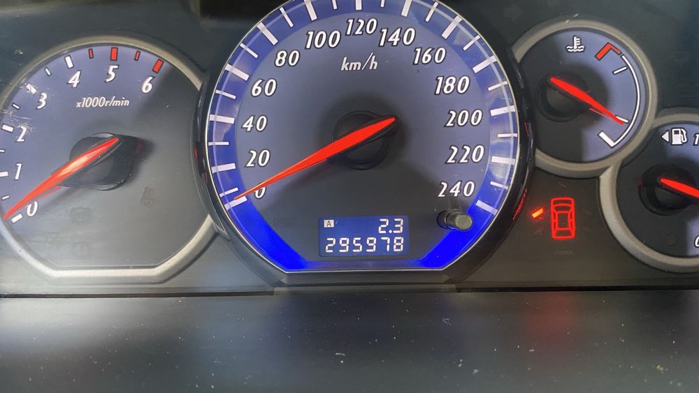 Мітсубісі грандіс.