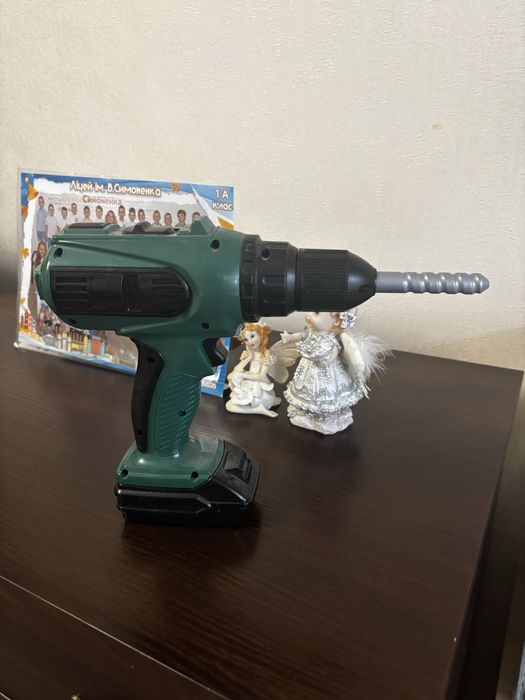 Робоча дрель іграшкова