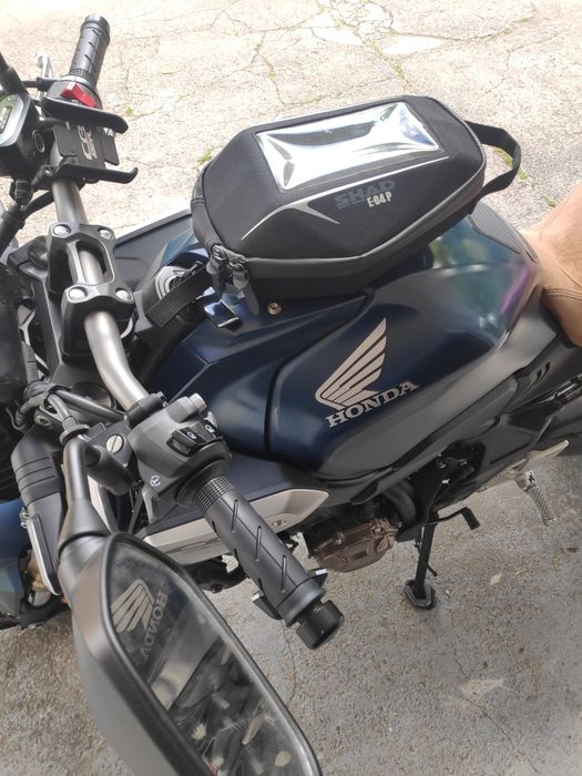 CB 650R ---- 2021