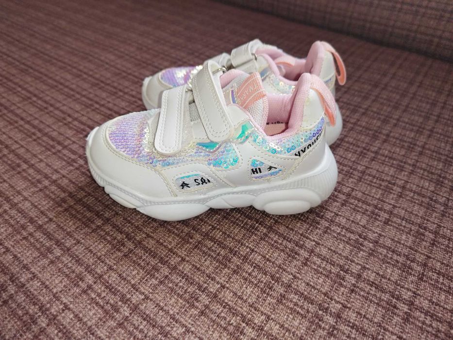 кросівки для дівчинки