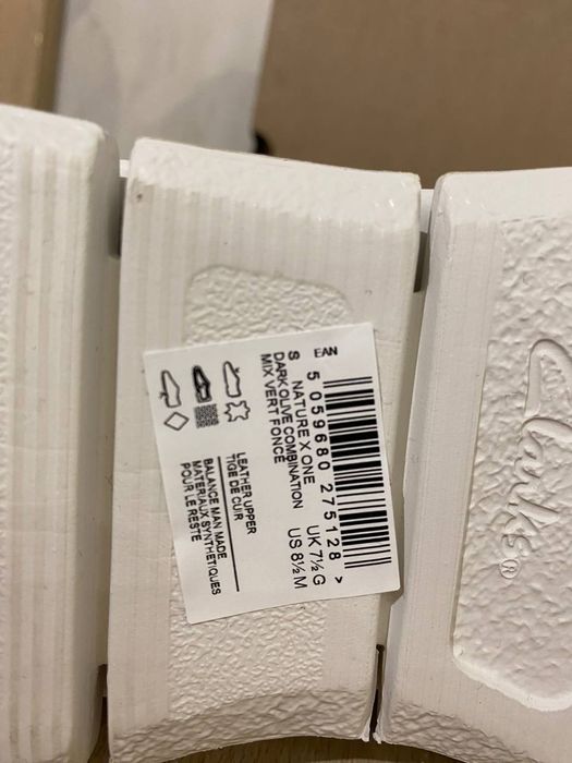 Clarks nature x one Dark olive 
Розмір 41,5 EUR, на стопу 270мм
Нові!