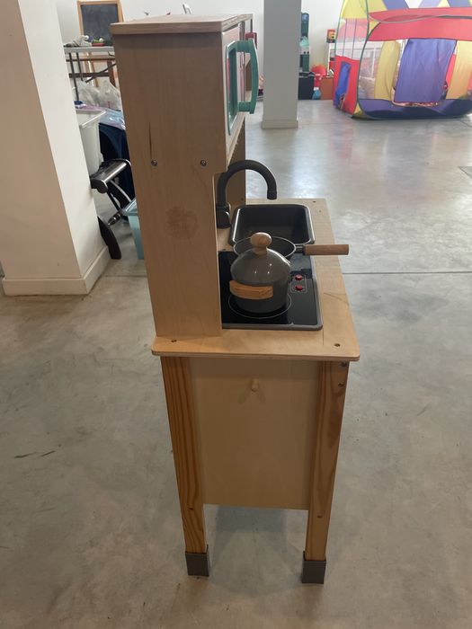 Cozinha de madeira de brincar