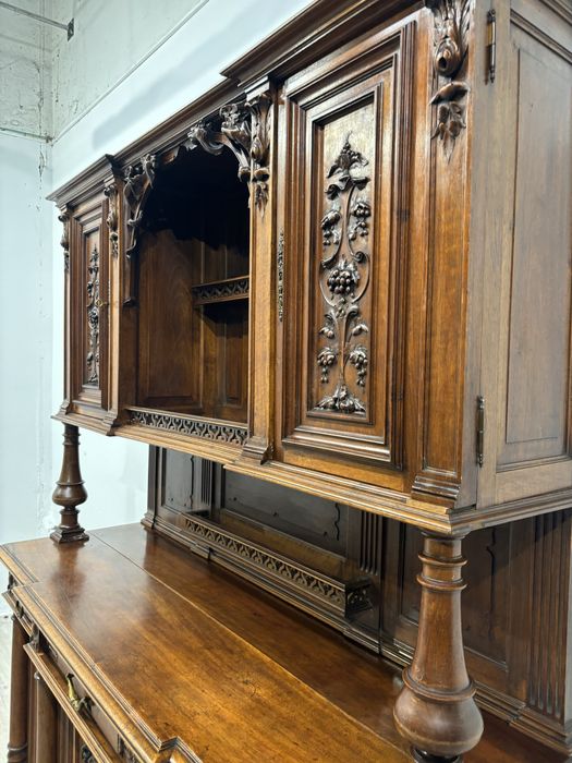 Duży piękny orzechowy kredens neorenesansowy