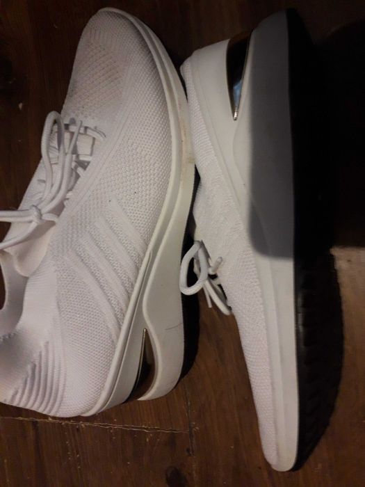 sneakersy      białe