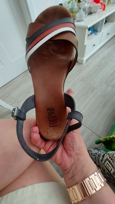 Buty,  sandały, koturna