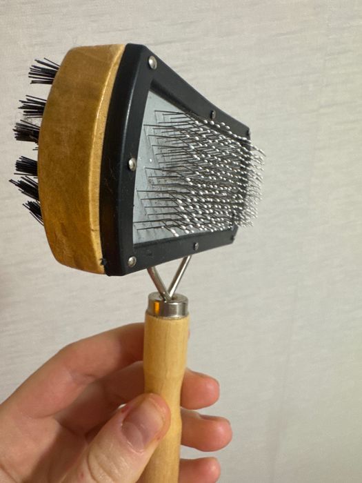 Щітка для шерсті