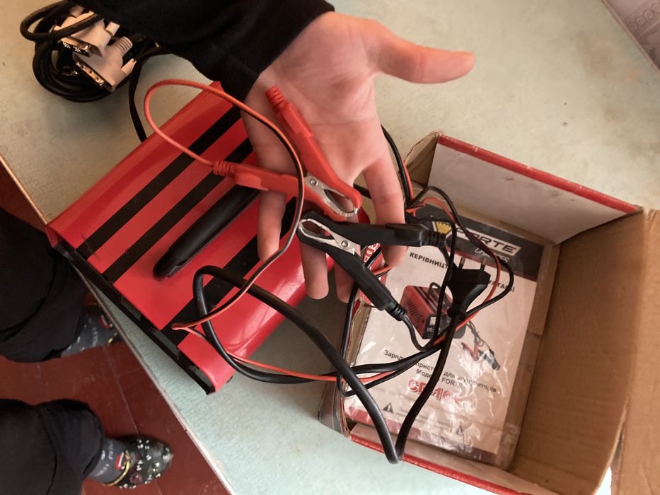 Зарядний пристрій Forte CD-10A