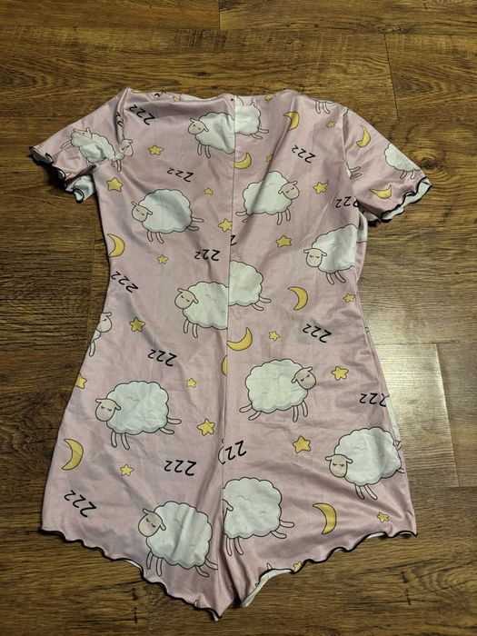 Piżama jednoczęściowa, śpioszki, różowa, owce, księżyce, krótka S lato