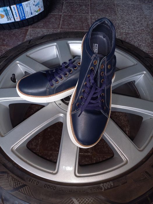 Кожанные мокасины кроссовки новые