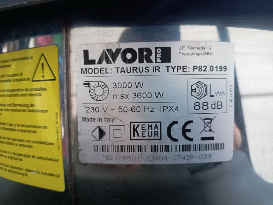 Потужний 3000W будівельний пилосос Lavor Taurus Ir