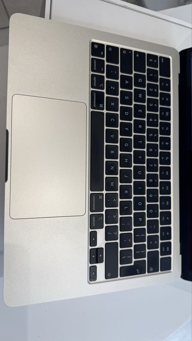 Macbook air m2 13.6 8/256 bardzo dobry stan, Pudełko + kabel + ładowarka