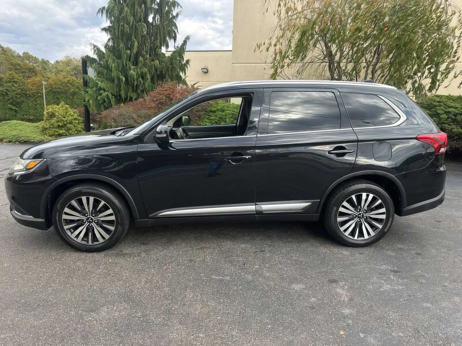 Mitsubishi Outlander SEL      2020