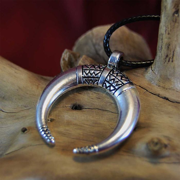 Lunula półksiężyc słowiański amulet talizman Wicca kolor srebrny