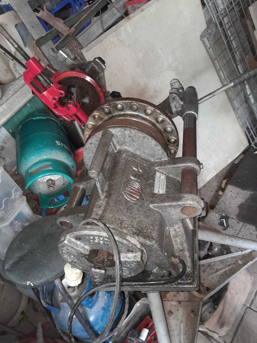 Máquina de Roscar Tubo 1/8" a 2"