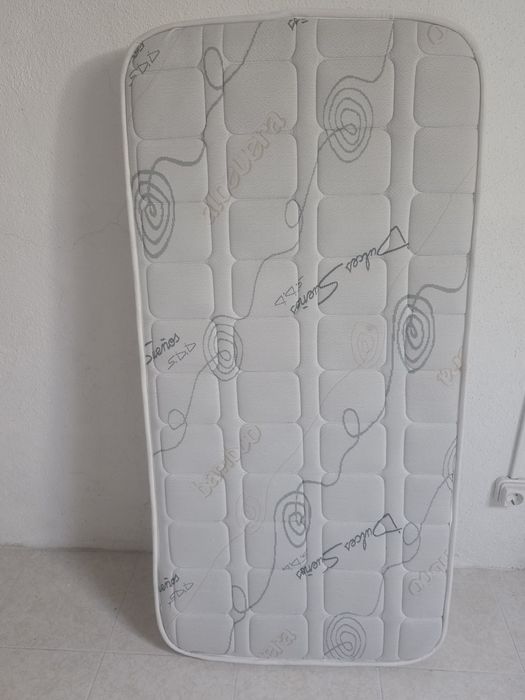 Colchão para cama de bebé