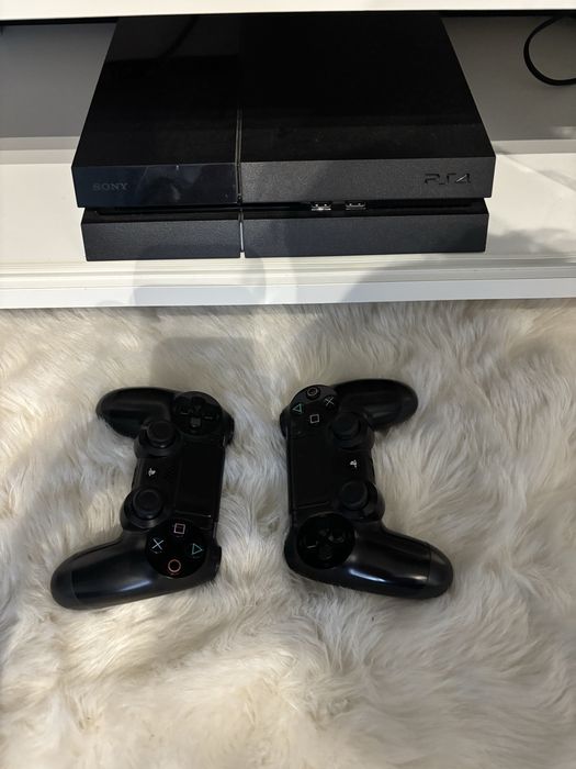 Konsola ps4 fat 2 pady oklablowanie i 10 gier